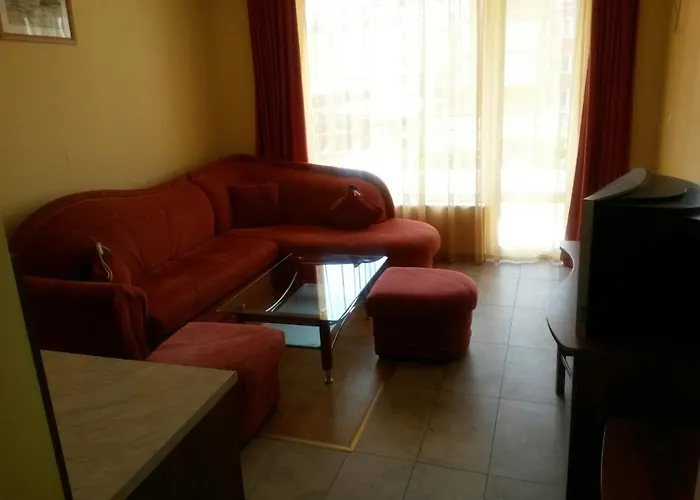 Hotel Black Sea - Breakfast, Pool & Free Parking