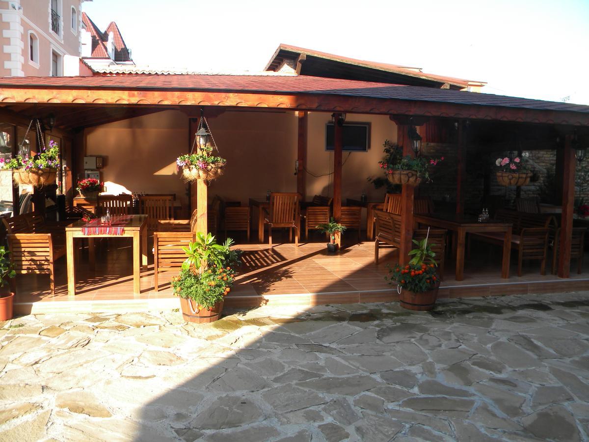 Black Sea - Breakfast, Pool & Free Parking