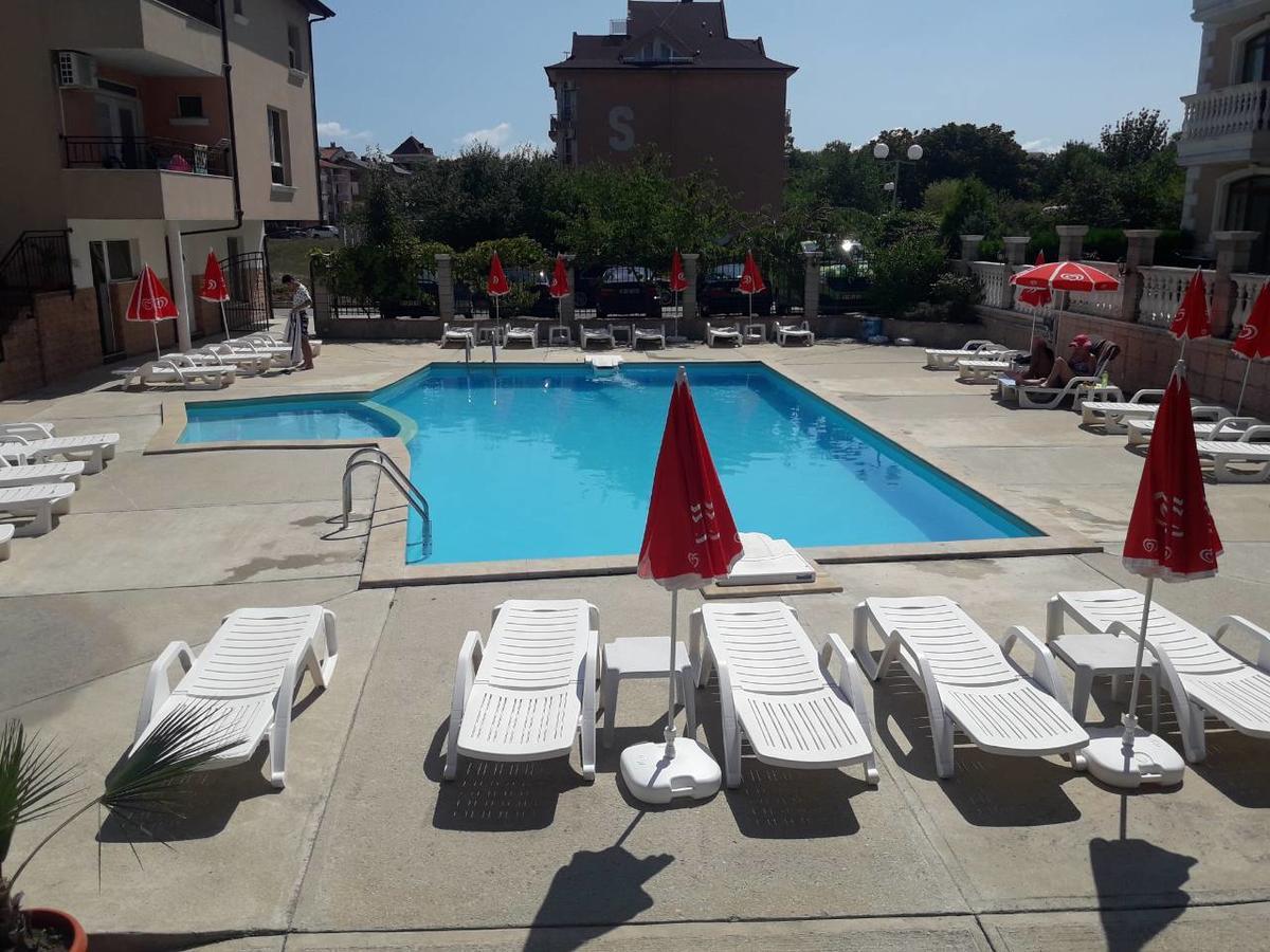 Black Sea - Breakfast, Pool & Free Parking Otel